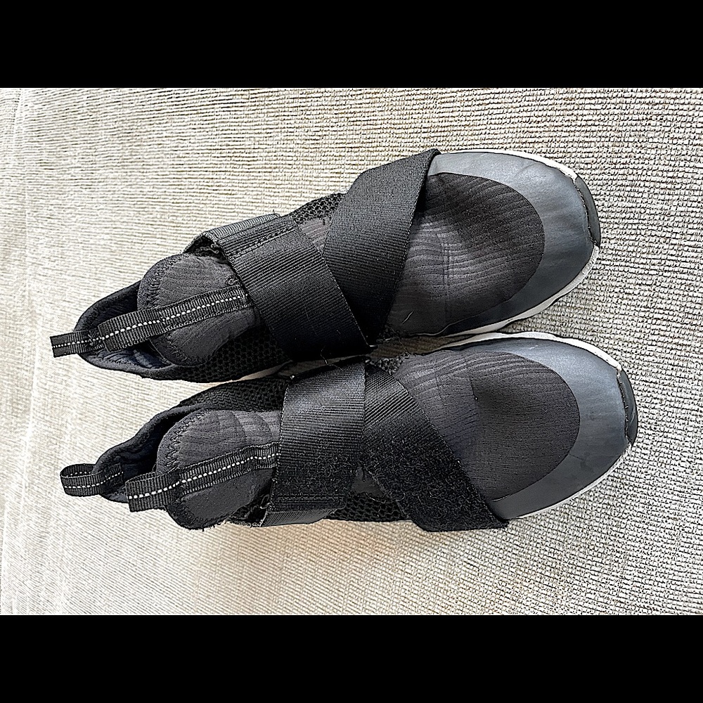 Sorel Black Slip-on Sneakers, Size 9